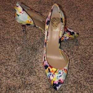Vince Camuto 8 floral pump